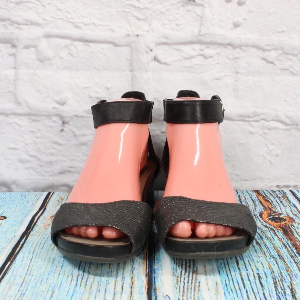 Earth Hera Gray Leather Adjustable Ankle Strap Sandals Size 7.5 B - Picture 3 of 9